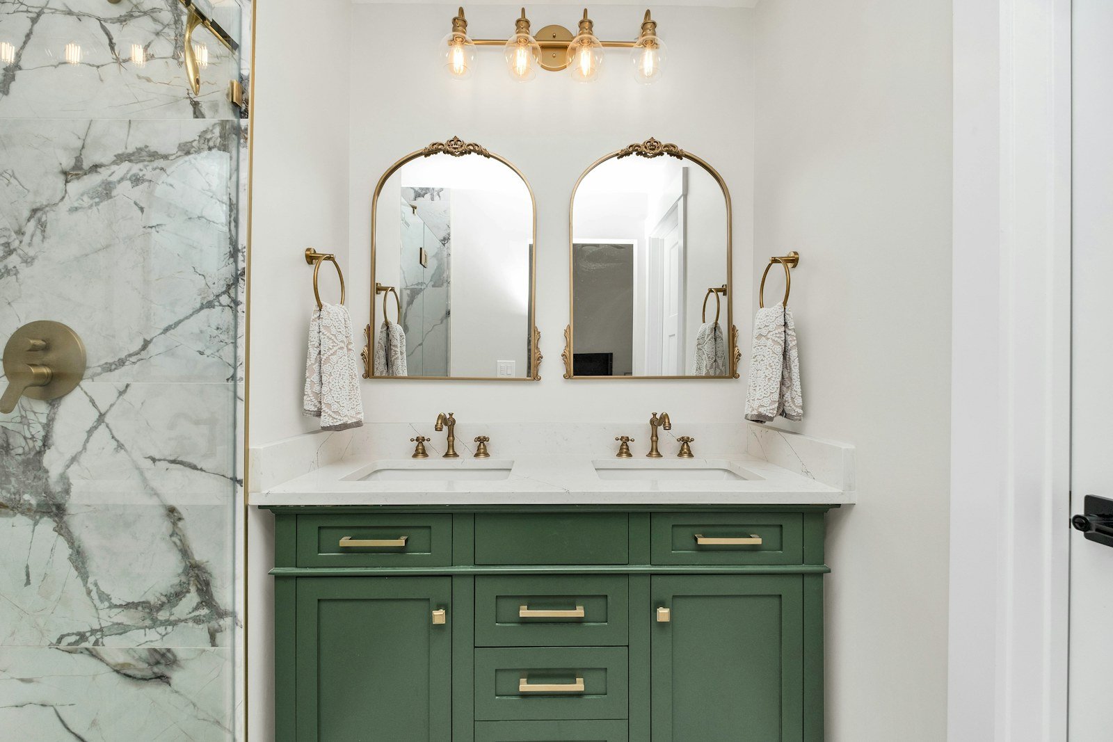 Contemporary bathroom interior